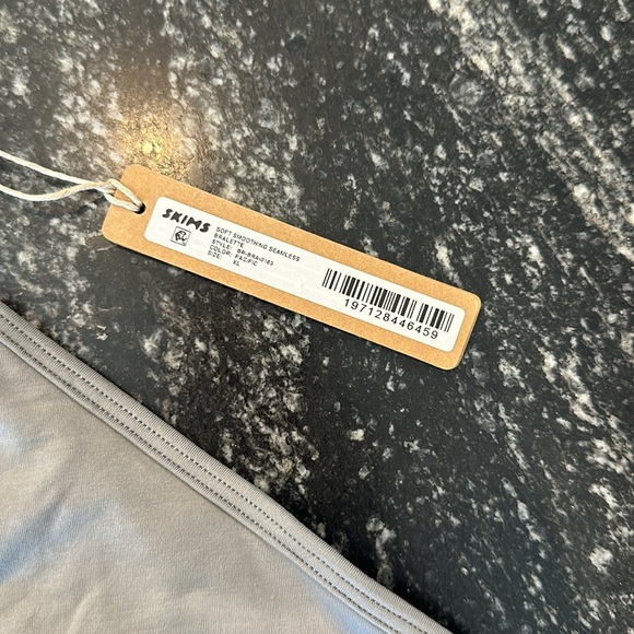 SKIMS SOFT SMOOTHING SEAMLESS BRALETTE SET - Picture 2 of 8